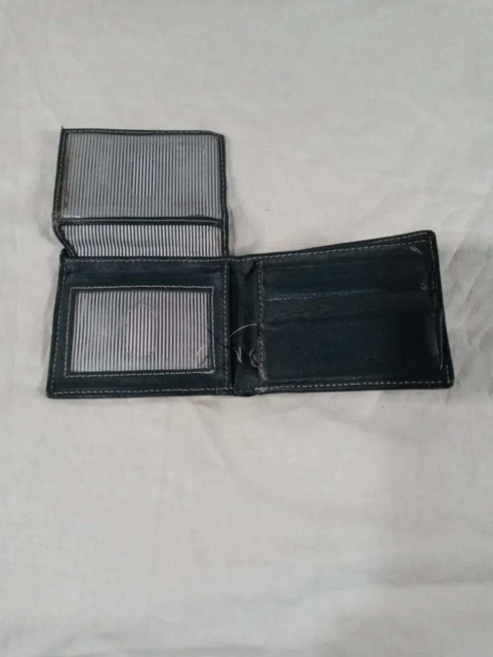 Timberland Men's Dark Green/ Black Small Leather Bi-Fold Wallet in Good Cond